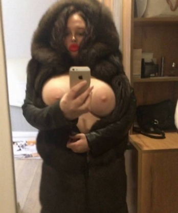 Сочная и горячая барышня приглашает в гости и обещает настоящий взрыв страсти и похоти. Проведи со мной незабываемое время и наберись новых впечатлений. Только для истинных ценителей! 1475, 42 года